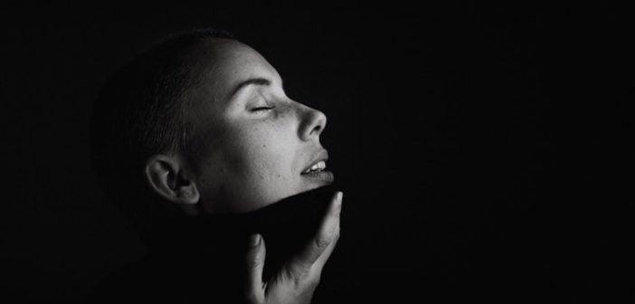 Dealing With Skin Dryness? Six Indicators You Have A Vata Skin - Shankara India